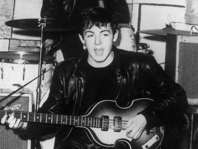 «El mayor misterio en la historia del rock»: cómo es el proyecto que busca reunir a Paul McCartney con su bajo de 1961