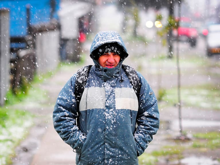 Dirección Meteorológica de Chile emite aviso por nevadas: dónde caerá nieve y hasta cuándo