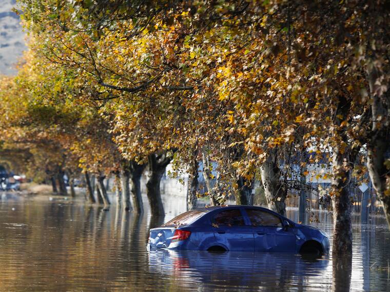 “El agua llegaba hasta la rodilla”: vecinos de Quilicura relatan las duras afectaciones tras las lluvias que dejaron más de 20 casas inundadas