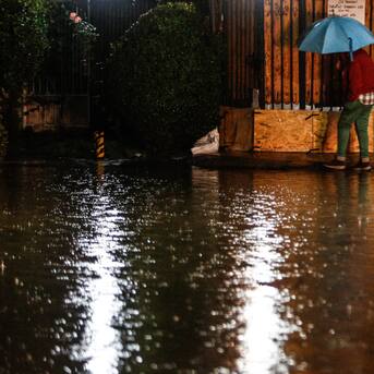 Sistema frontal en Chile: casi 500 personas están aisladas por las lluvias y más de 1.500 casas se encuentran con daños
