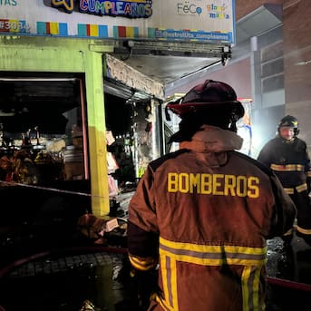 Gran incendio afecta a locales comerciales en el barrio Meiggs: Bomberos logró controlar las llamas 