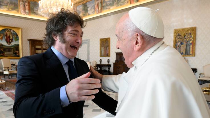 Alfajores, galletas de limón y más de una hora a puerta cerrada: Javier Milei y el Papa Francisco sostienen esperada reunión en el Vaticano