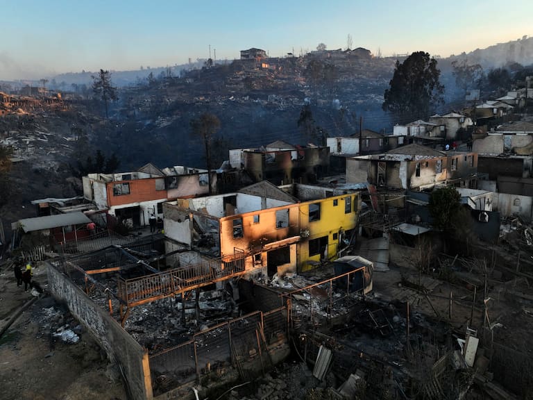 6.600 hogares afectados: esto dice el gobierno que costará la reconstrucción por los mega incendios en la región de Valparaíso 