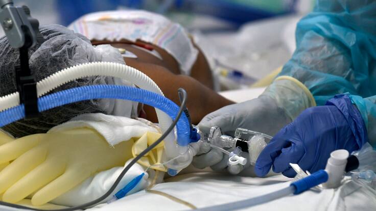 Actualizan estado de salud de bebé más grande de Chile: permanece en UCI Neonatal