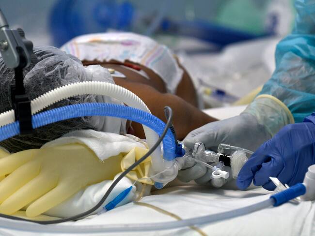 Actualizan estado de salud de bebé más grande de Chile: permanece en UCI Neonatal