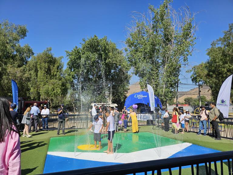 ¡Especial para capear el calor extremo! Aguas Andinas reinaugura 45 plazas de agua en 18 comunas de la RM