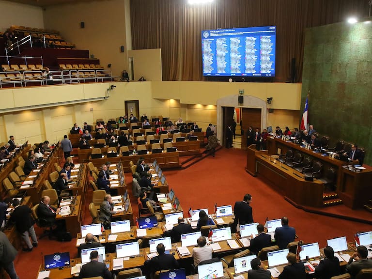 Cámara aprueba que elecciones sean en dos días, pero rechaza sanciones de voto obligatorio