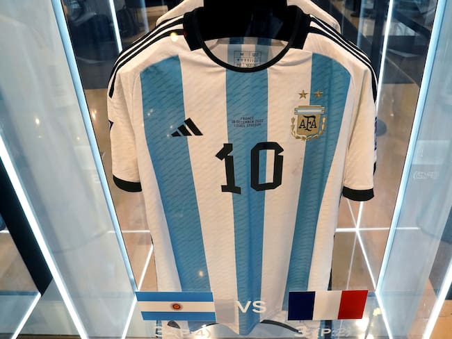 Inicia subasta de camisetas que Lionel Messi usó en Qatar 2022: la millonaria cifra y récord que podría batir