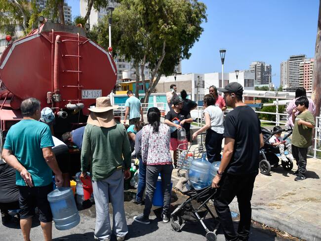 Sernac anuncia demanda colectiva contra Aguas Antofagasta por corte de suministro no programado