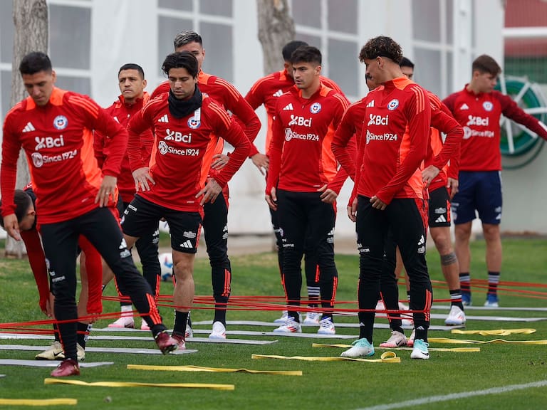Por un triunfo necesario: la formación que probó Ricardo Gareca en La Roja para el duelo ante Paraguay | X: La Roja
