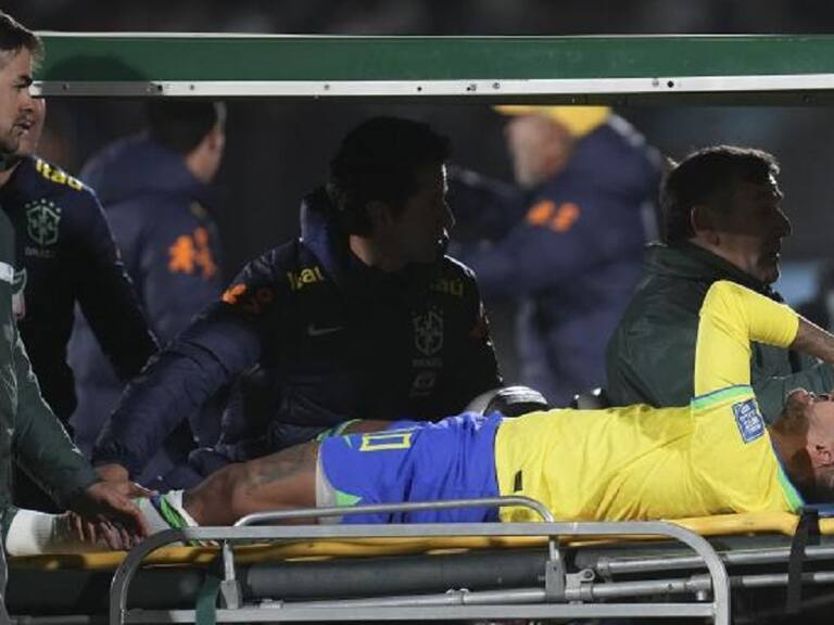 Angustia en Brasil: Neymar sale lesionado y entre lágrimas en duelo frente a Uruguay en Montevideo