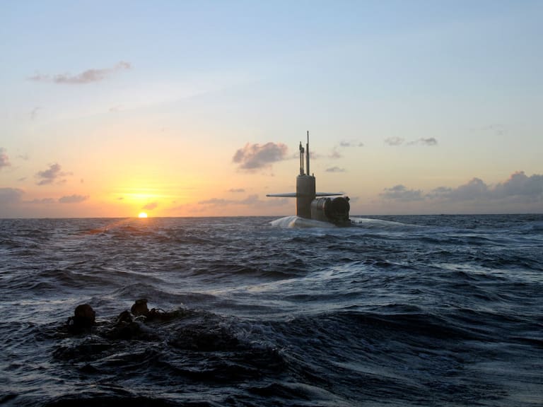El submarino USS Michigan de Estados Unidos en un ejercicio en el Pacífico