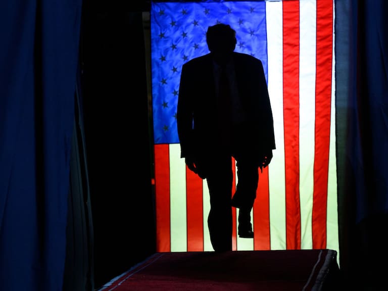 Donald Trump ingresando a un acto de campaña en Pennsylvania de EEUU