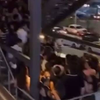 Video muestra el terrible instante donde jóvenes mueren al desplomarse balcón de discoteque