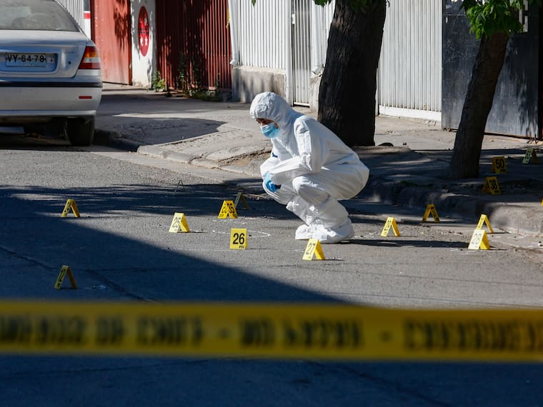 Hombre es asesinado a balazos en Recoleta: sujetos le dispararon por la espalda