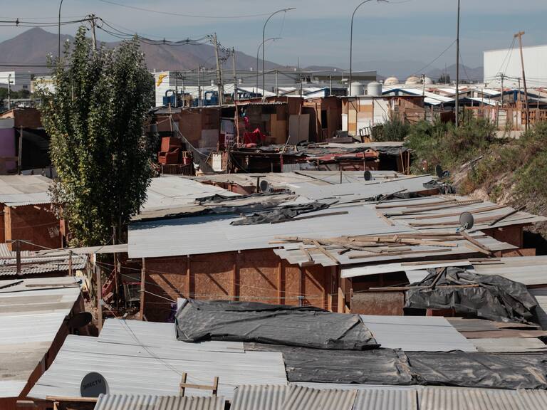“Ocupan el territorio en forma impune”: Fiscal Occidente explica presencia de bandas delictuales en asentamientos irregulares