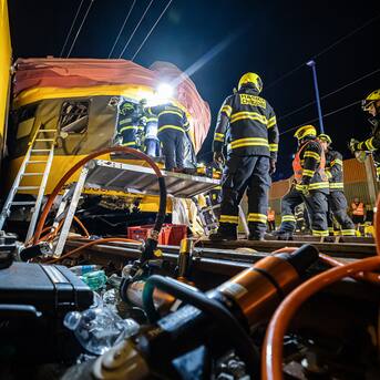 Cuatro muertos y decenas de heridos deja el choque de dos trenes en la República Checa