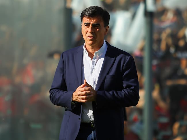 Tras su salida de Colo Colo: Gustavo Quinteros estaría cerca de dirigir a importante club del fútbol argentino