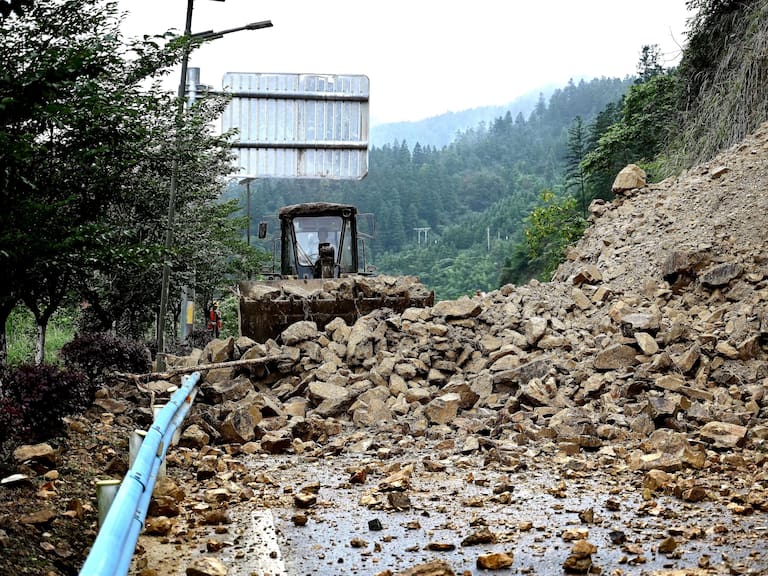 Ocho muertos deja avalancha de tierra en China tras intensas lluvias