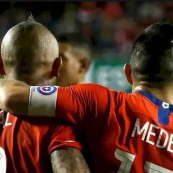 “Un espectáculo hoy Chile”: Gary Medel y Arturo Vidal llenan de elogios a la Roja de Gareca viendo el partido por la TV