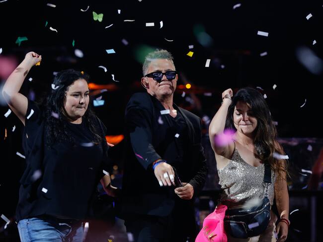 “No nos conocíamos”: hablan las fans de Alejandro Sanz que se subieron al escenario durante el show del cantante en Festival de Viña 2024