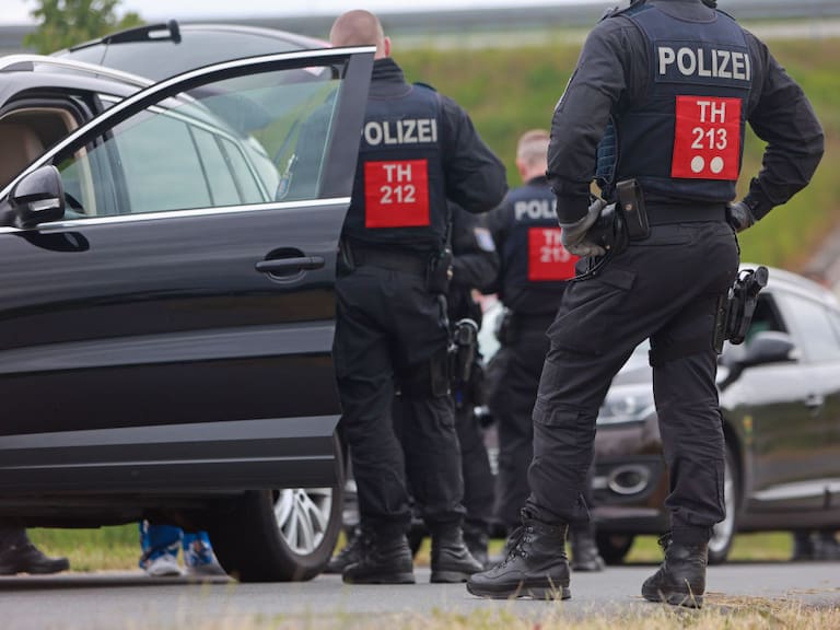 Policías en redadas contra la extrema derecha en Alemania