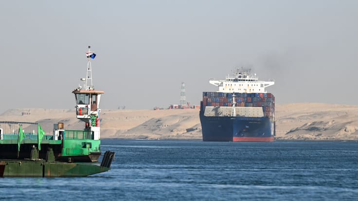 Hutíes impactan un carguero del Reino Unido y queda al borde del hundimiento en el Golfo de Adén