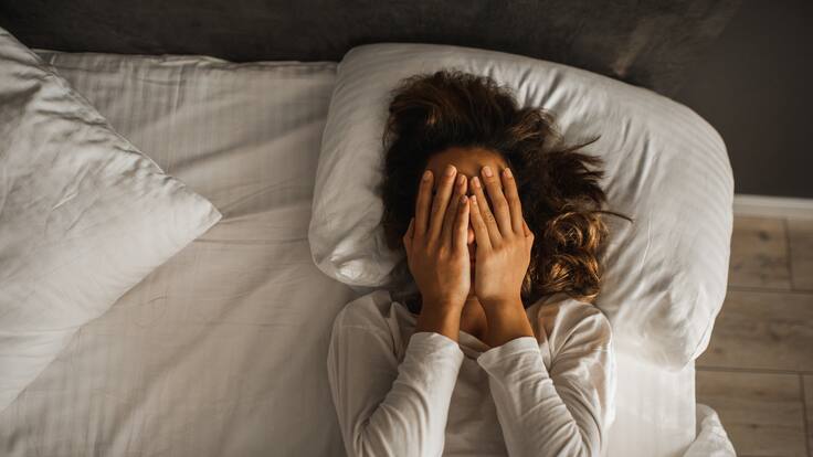 Si te vas a dormir antes de esta hora podrías evitar más de algún problema de salud mental, según expertos