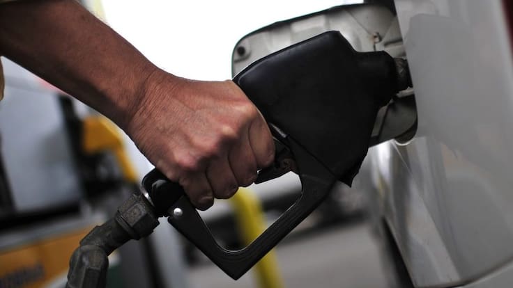 Tras IPC de mayo: Ministro Marcel anticipa nueva rebaja de precios en bencinas 