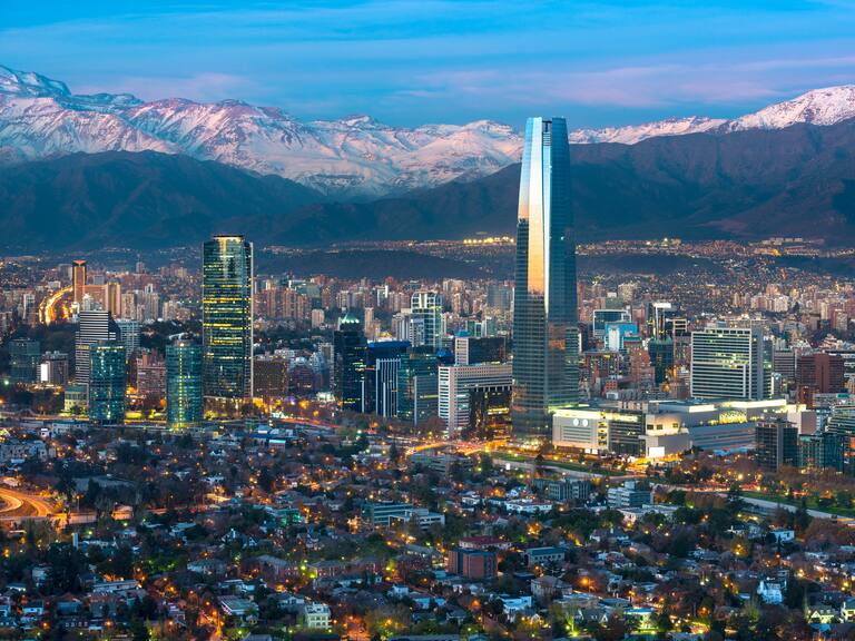 Este es el puesto que ocupa Chile entre los 100 países más ricos del mundo, según una prestigiosa revista financiera