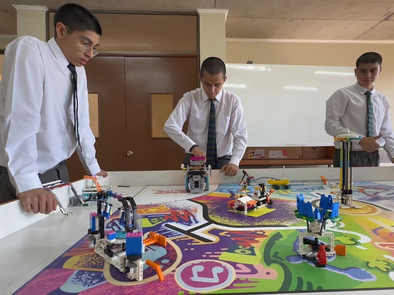 Alumnos del colegio PuenteMaipo de Puente Alto logran recursos para participar en el Mundial de Robótica