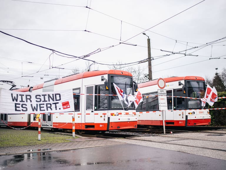 Los trabajadores de los ferrocarriles paralizaron en la ciudad de Dortmund, en medio de las huelgas por mejoras salariales en Alemania.