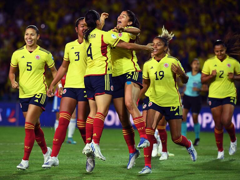 La Roja femenina cayó goleada ante Colombia, pero disputará un cupo por el repechaje mundialista ante Argentina o Venezuela