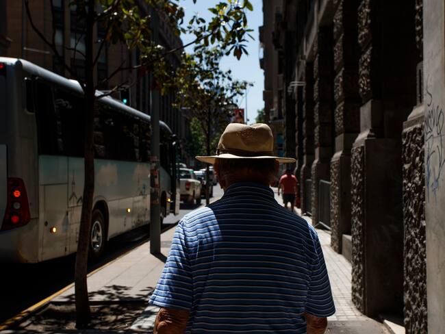 Altas temperaturas en gran parte de Chile: cómo proteger a los adultos mayores de golpes de calor
