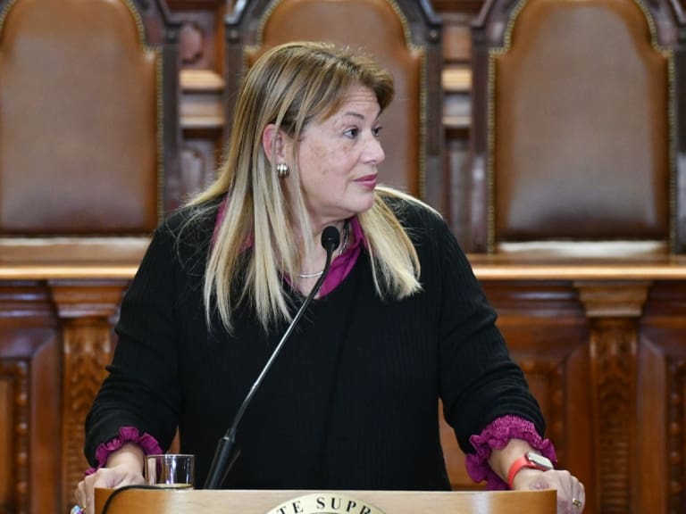 Tenso debate en la Corte Suprema: ministra Vivanco recibe críticas tras polémicos chats que involucran a su pareja