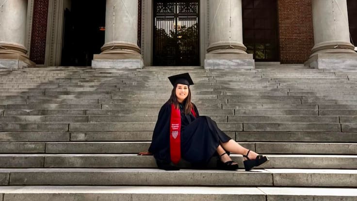 Chilena se gradúa con honores de Harvard: “Somos de Maipú, y estoy orgullosa del esfuerzo de mis papás, de nosotros” 