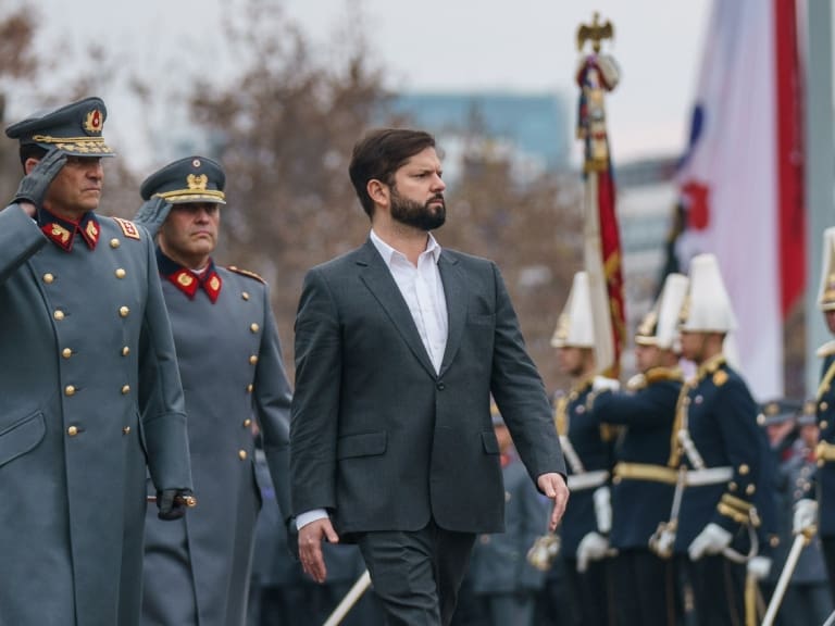 Presidente Gabriel Boric asiste a ceremonia de juramento a la bandera Escuela Militar