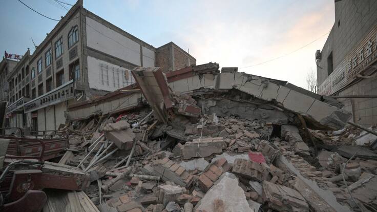 China eleva la cifra de personas fallecidas por el terremoto de magnitud 6,2