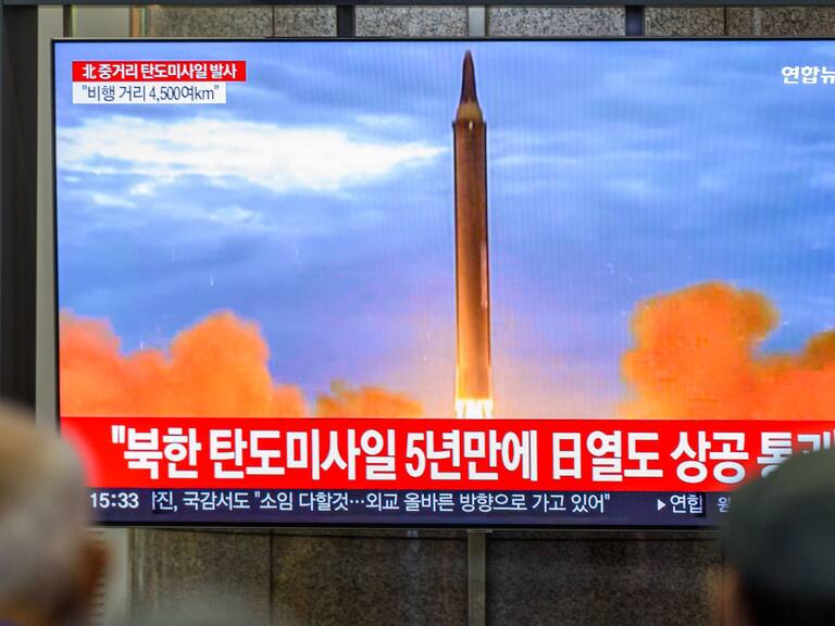 Televisión en Seúl informa del lanzamiento de un misil desde Corea del Norte