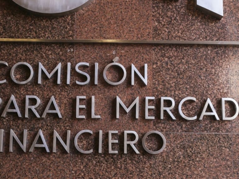 CMF sanciona a cinco bancos y una cooperativa por no remitir al Ministerio Público información para investigaciones