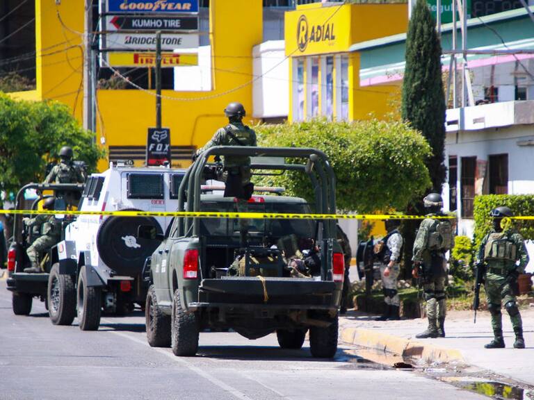 Las fuerzas armadas de México desplegadas en las calles del estado de Sinaloa, tras el secuestro masivo en la ciudad e Culiacán.