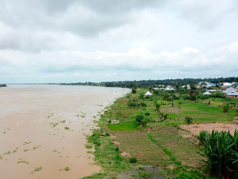 Las lluvias dan fuerza a los ríos en Nigeria