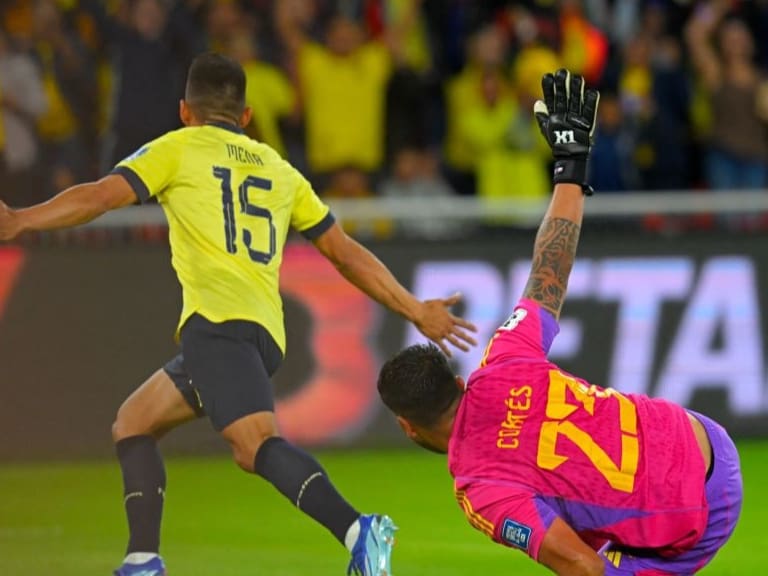 Chile reacciona tarde y cierra el año con una derrota ante Ecuador en Quito