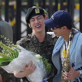 Jin se convierte en el primer integrante de BTS en concluir el servicio militar: mira acá la gran bienvenida que le dio la banda k-pop