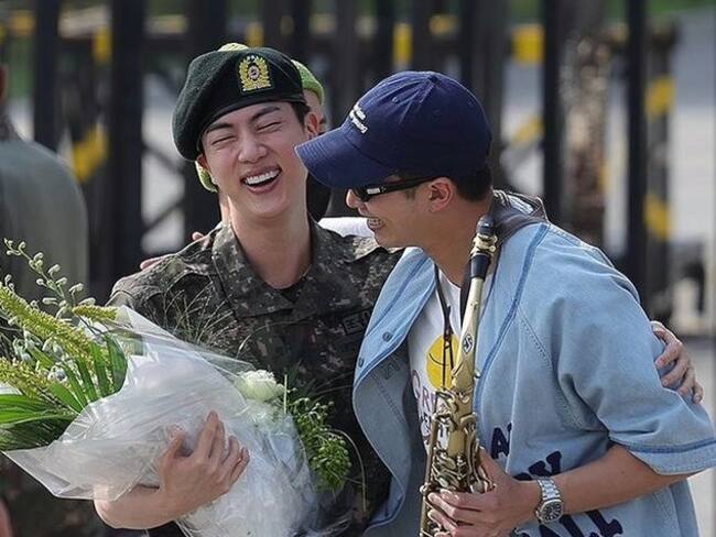 Jin se convierte en el primer integrante de BTS en concluir el servicio militar: mira acá la gran bienvenida que le dio la banda k-pop