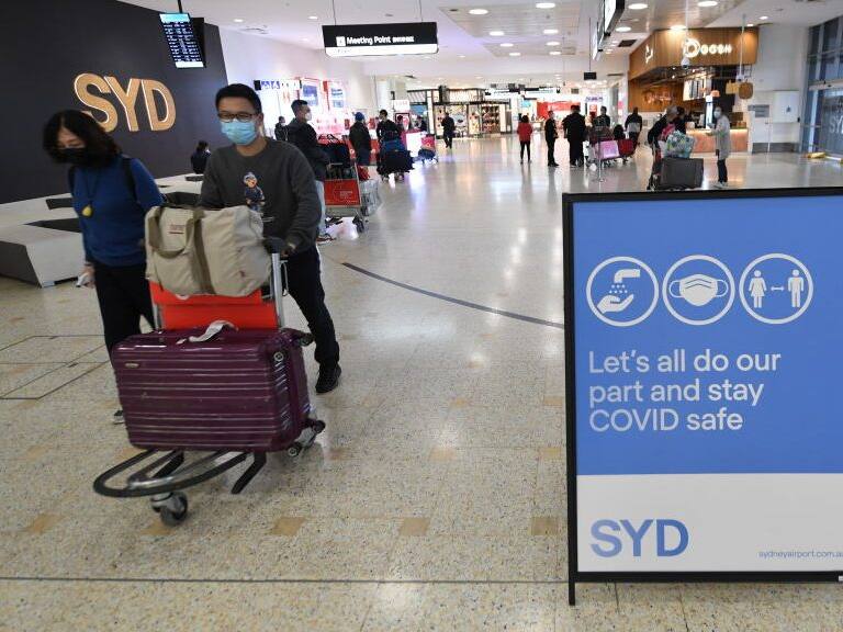 SYDNEY, AUSTRALIA - NOVEMBER 28: Passengers arrive at Sydney International Airport on November 28, 2021 in Sydney, Australia. NSW Health authorities will now send people who have been overseas in the two weeks before their arrival into three days of home quarantine, as the state works out its response to the threat posed by a new, “concerning” variant of COVID-19 named Omicron. Premier Dominic Perrottet says precautionary steps are needed to protect against the Omicron variant while experts investigate the risk to the public. The border control, announced on Saturday evening, is on top of new restrictions imposed by the federal government on Saturday, closing the border to nine countries in Southern Africa. Australian citizens entering NSW who have been in South Africa, Lesotho, Botswana, Zimbabwe, Mozambique, Namibia, Eswatini, Malawi, and the Seychelles in the last two weeks must now do two weeks of mandatory hotel quarantine. (Photo by James D. Morgan/Getty Images)