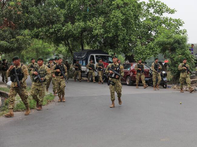 Masivo despliegue militar en El Salvador: Bukele moviliza 2.000 soldados y 1.000 policías contra pandilleros 