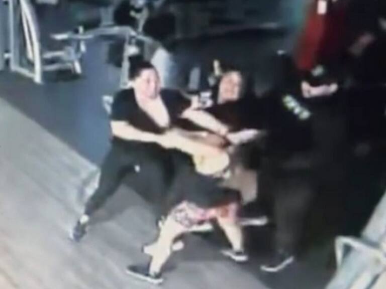 Mujer perdió un dedo en el gimnasio tras pelear con una de sus compañeras: querían usar la misma máquina