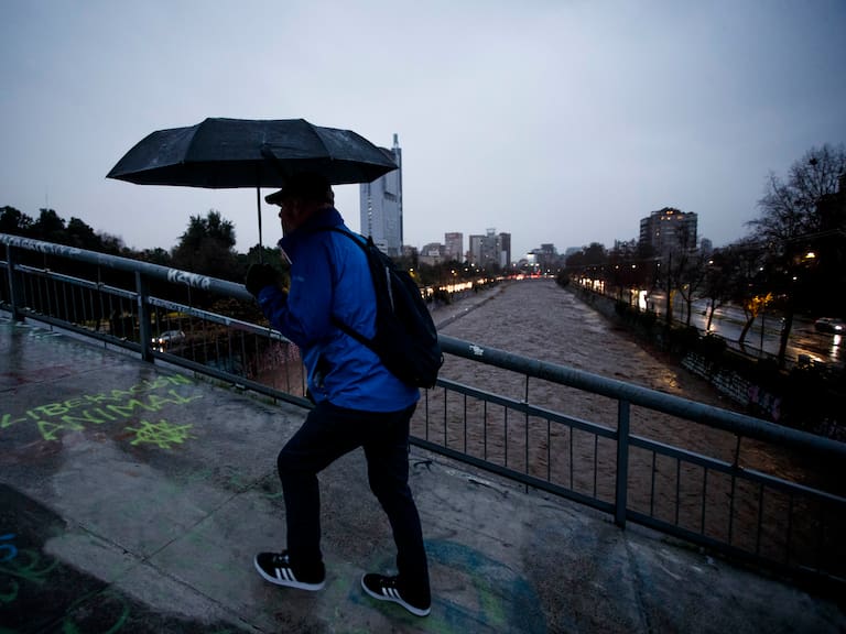 Vuelve la lluvia a Santiago: en qué sectores caerán precipitaciones este jueves 27 de junio