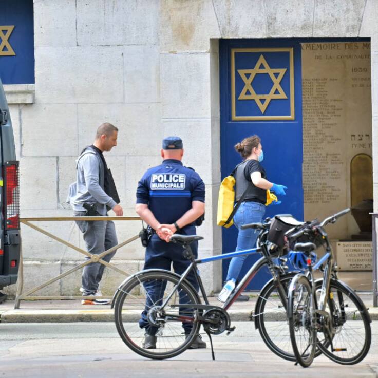 Policía francesa abate a sujeto que intentaba quemar sinagoga en Rouen